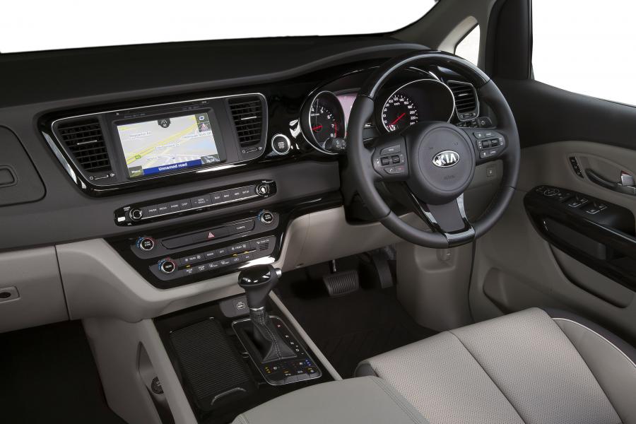 Панель приборов Kia Carnival Platinum 2015 года  (AU) (фото 12 из 12)